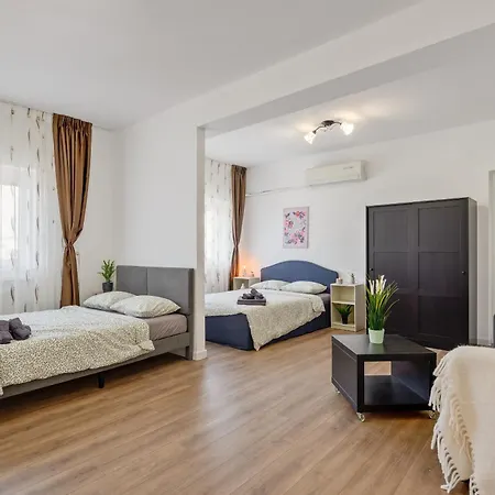 New Walter Grand Quinet With Balcony Apartment Bucharest