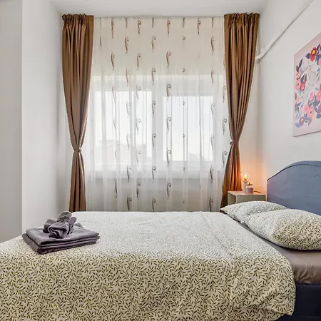 New Walter Grand Quinet With Balcony Apartment