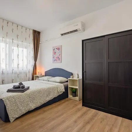 New Walter Grand Quinet With Balcony Apartment