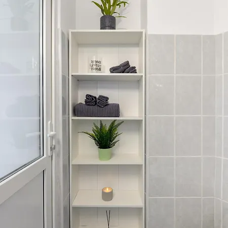 New Walter Grand Quinet With Balcony